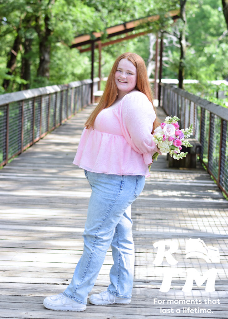 senior pictures; boardwalk; flowers