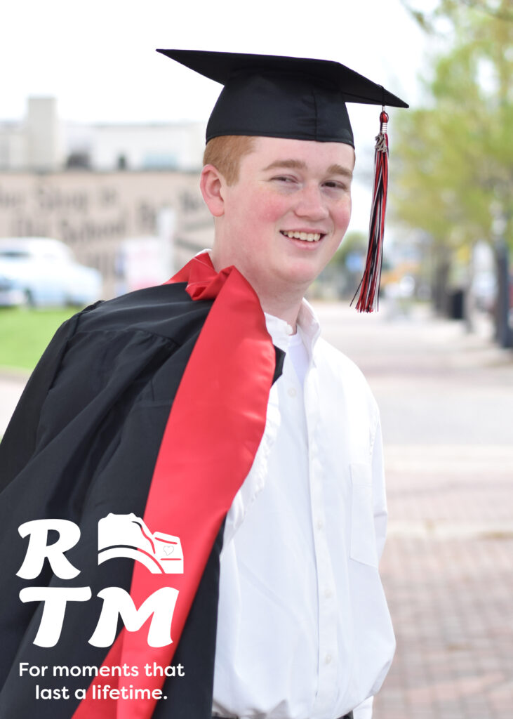 senior pictures; boy; cap and gown